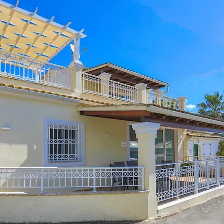 Paola House Apartment *